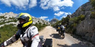 Motorradtour Kroatien Mali Alan Oštarijska Vrata Aussichtspunkt auf die Insel Pag